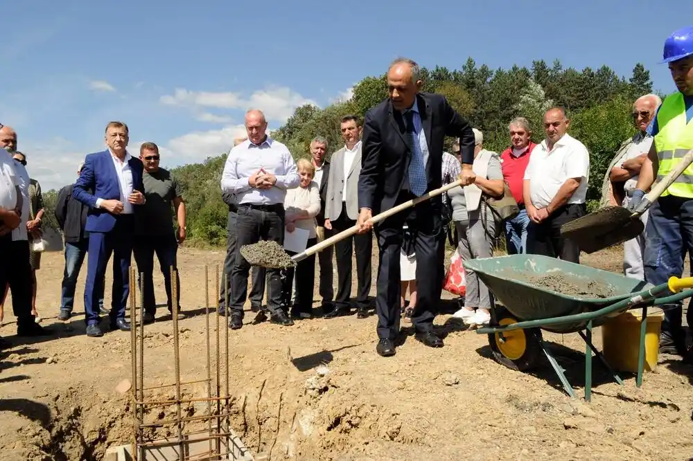 Zgrada za penzionere u Pljevljima još nije odmakla od zemljanih radova