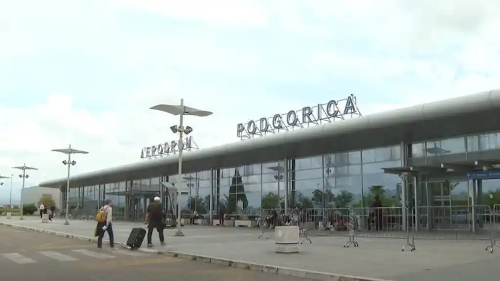 Aerodrom u Podgorici – Magla jutros pomjerila polazak za Beograd