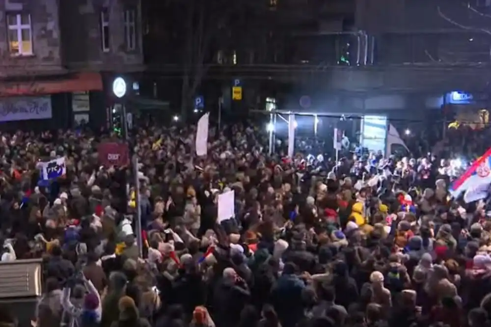 Beograd: Počeo protest ispred RTS-a, studenti traže da budu uživo u programu