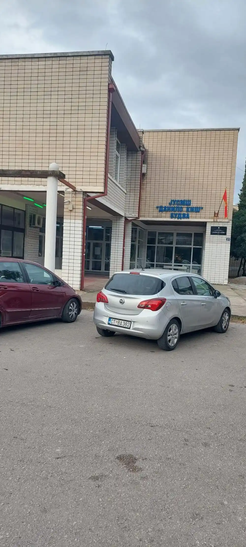 Budva: Profesori počeli polugodište protestom, propusnice za parking samo njima ukinute