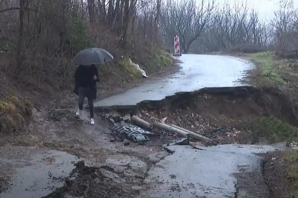 Obećavaju brzu sanaciju klizišta na putu Pričelje-Spuž