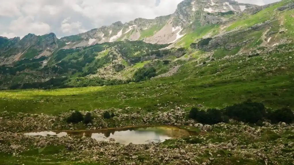 Danas oblačno sa sunčanim intervalima, temperatura do 13 stepeni