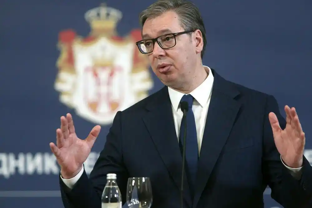 Vučić tvdi da podrška protestima drastično pada i da ih kreira CIA, kaže da će se referendum održati „ovako ili onako“