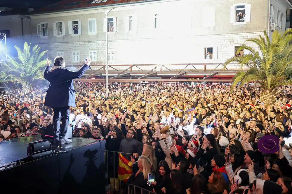 Zdravko Čolić uveo Tivat u Novu godinu