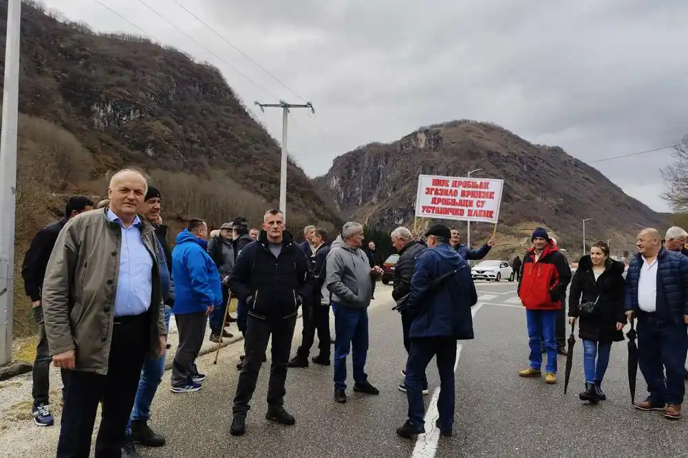 I danas na više od sat bio blokiran put Šavnik-Žabljak