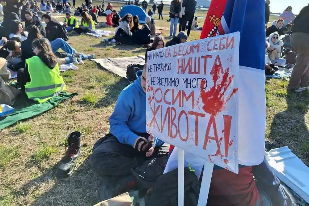 „Došlo je na naplat(n)u“: Studenti i građani blokirali naplatnu rampu na auto-putu Niš-Beograd