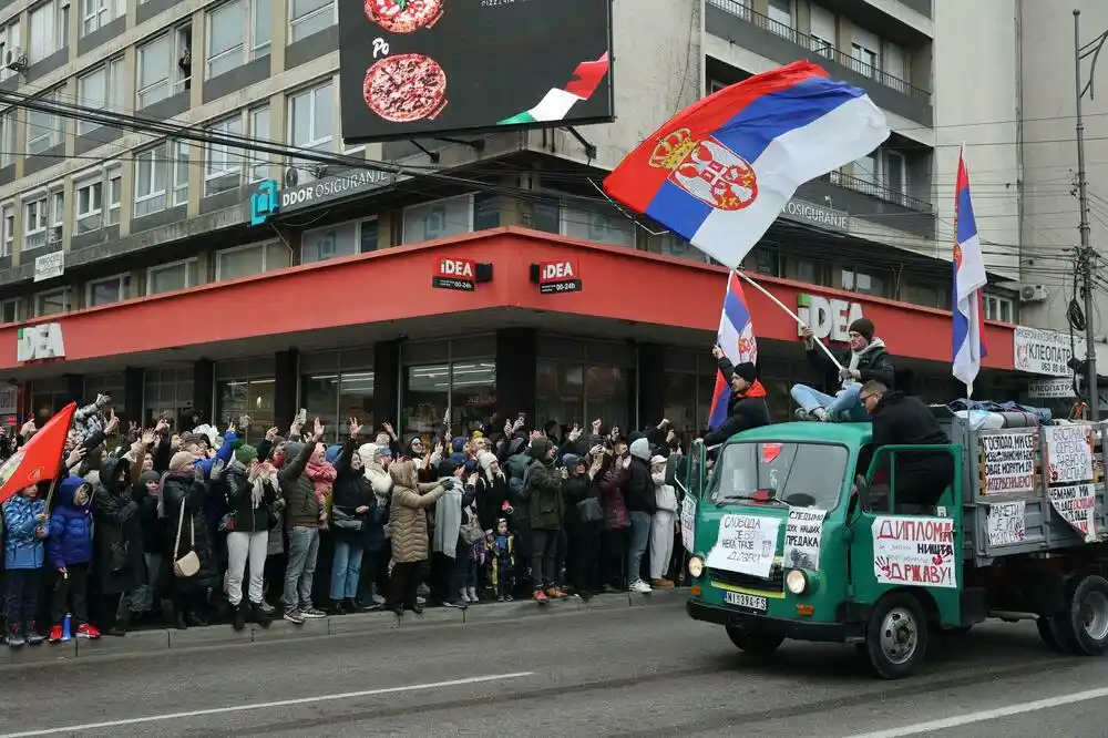 Građani Niša dočekali učesnike protesta u Kragujevcu: „Kolege podigle Treći srpski ustanak“