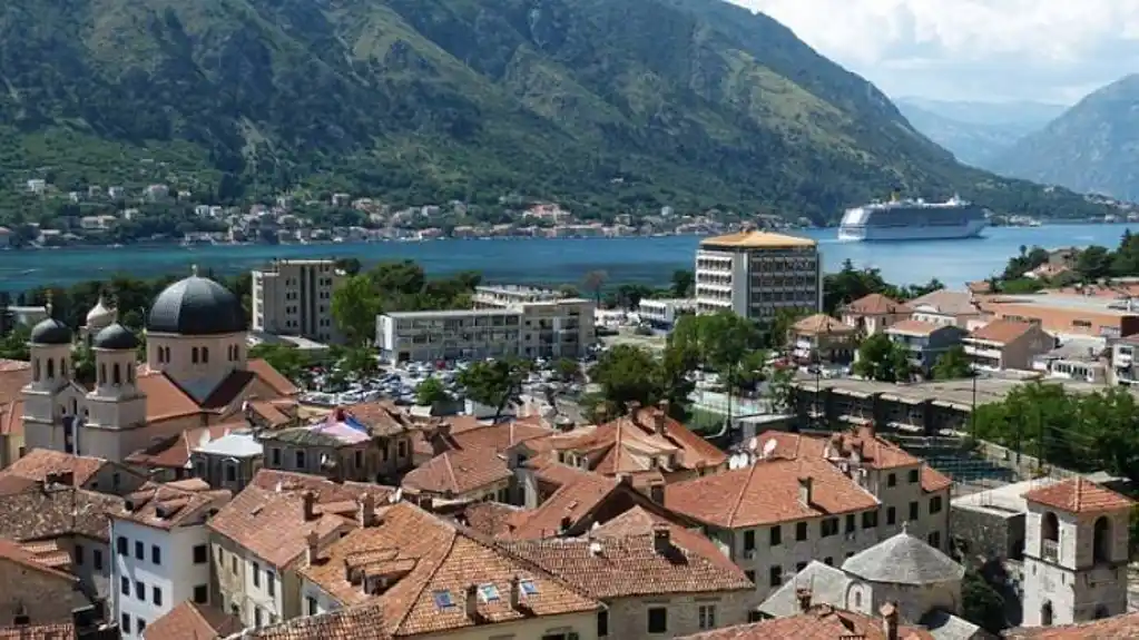 Kotor: KASNE SVE ISPLATE, Ustavni sud hitno da reaguje