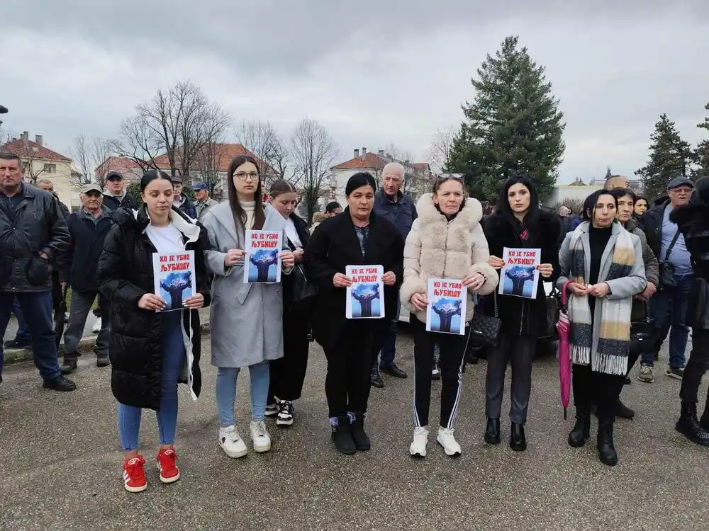 Nikšić: Protest zbog oslobađajuće presude osumnjičenima za ubistvo Ljubiše Mrdaka i pljačku Pošte