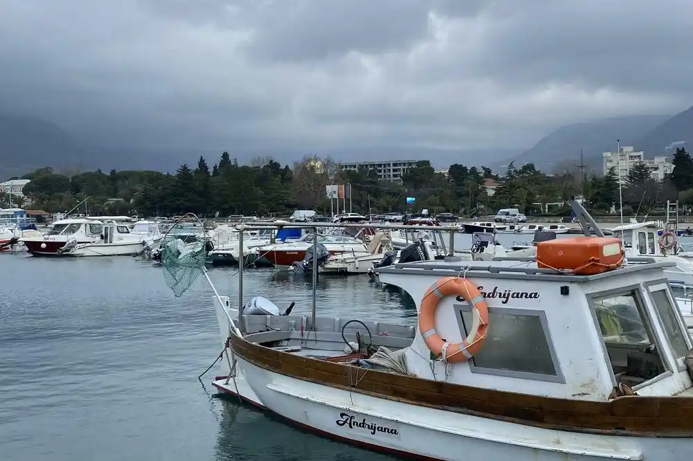 Parking kod barske Marine jeftiniji, ali bez popusta