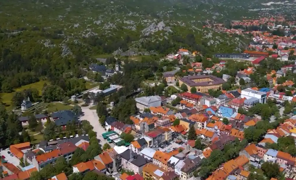 Prijestonica Cetinje pomoći će porodicama koji su izgubile najmilije u masakru