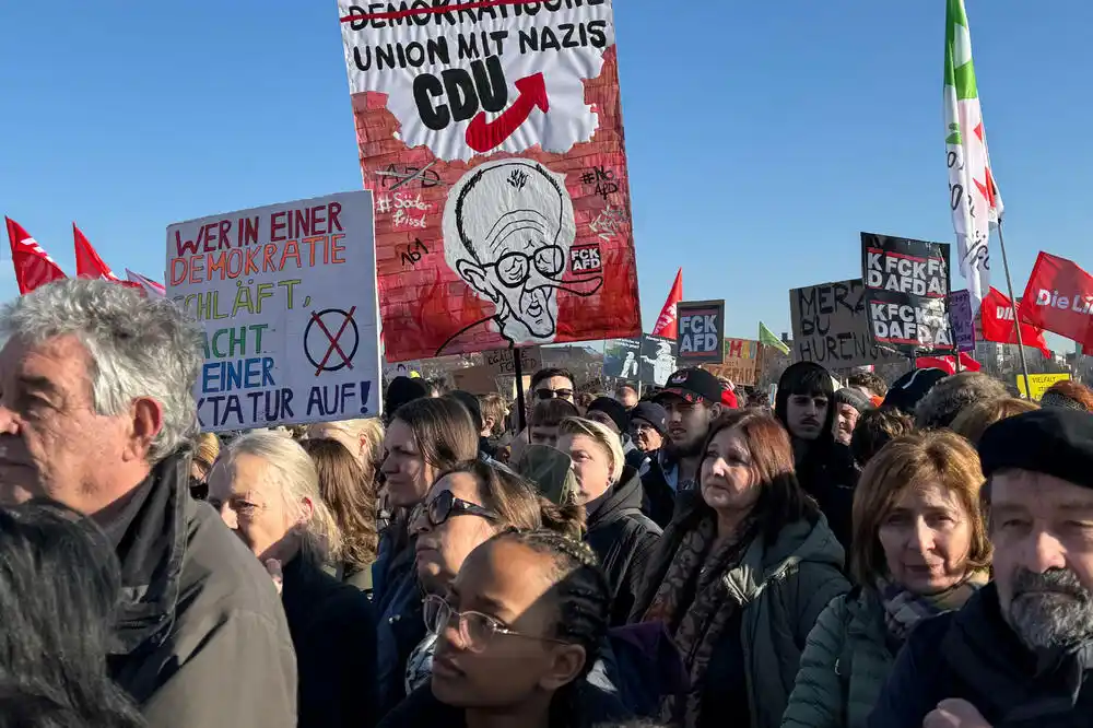 U Minhenu više od 200.000 ljudi na protestu protiv ekstremne desnice