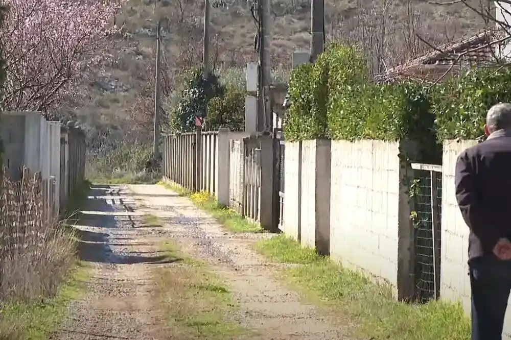 Mještani Pavlovina skoro dvije decenije čekaju asfaltiranje puta do svojih kuća