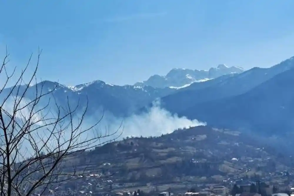 Opasan požar na području Gusinja, vatrogasci lokalizuju požare