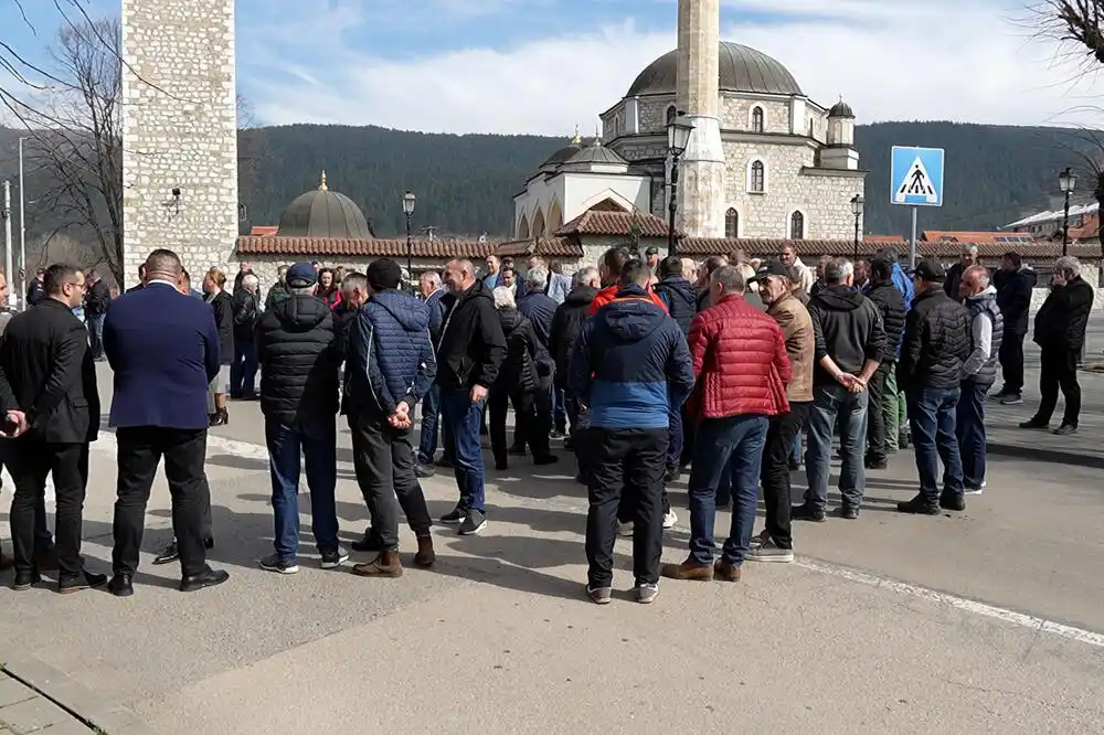 Radnici „Vektra Jakić“ prijete: Ukoliko Vlada ignoriše naše zahtjeve blokiraćemo dovoz uglja iz kopa Potrlica