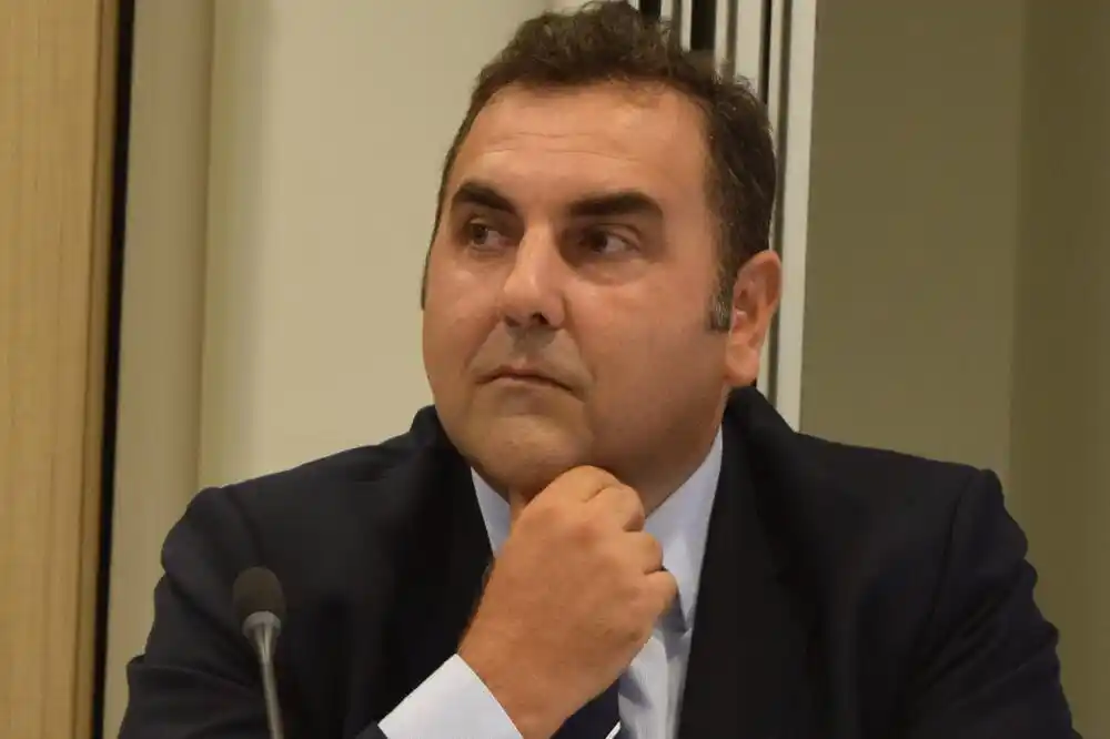 Radulović kršio zakon jer nije prijavljivao plate supruge