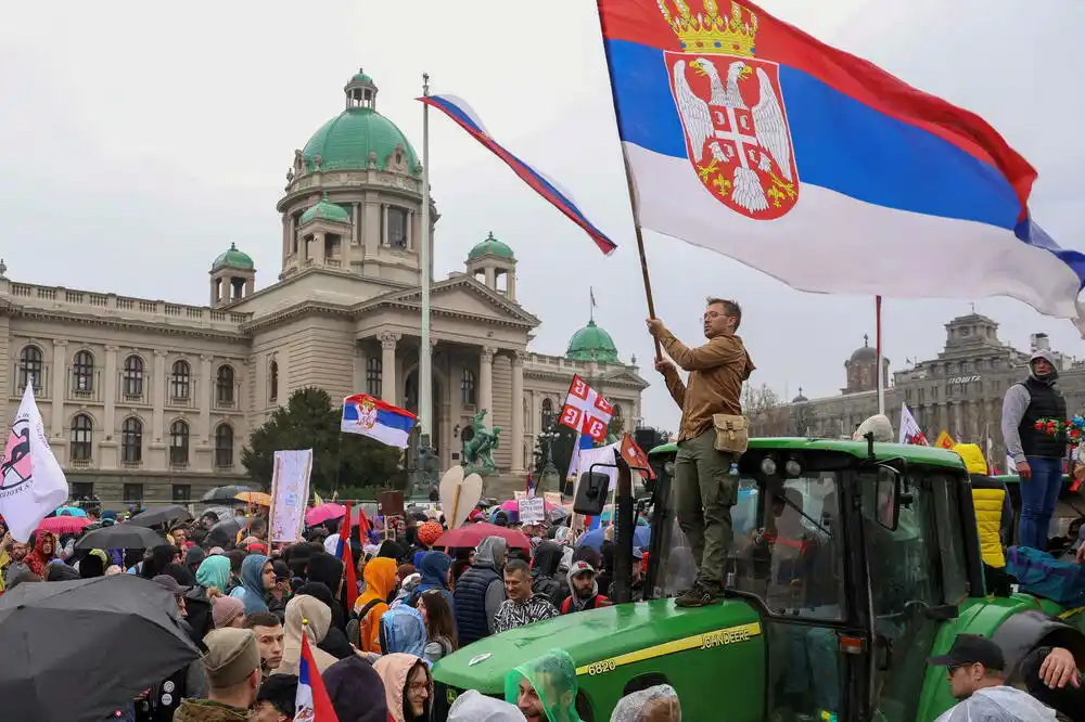 Španski list: Istorijska buna u Srbiji ne popušta, njeno sjeme je proklijalo i u institucijama vlasti