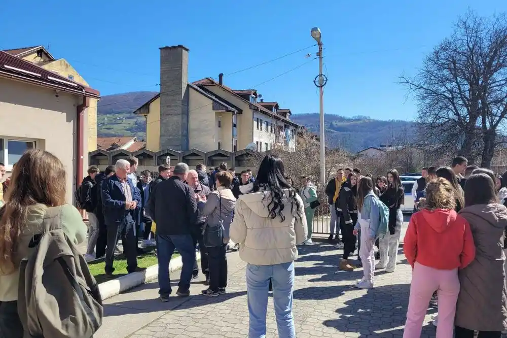 Učenici demantuju direktoricu Gimnazije „Miloje Dobrašinović“, profesori traže uključivanje nadležnih službi