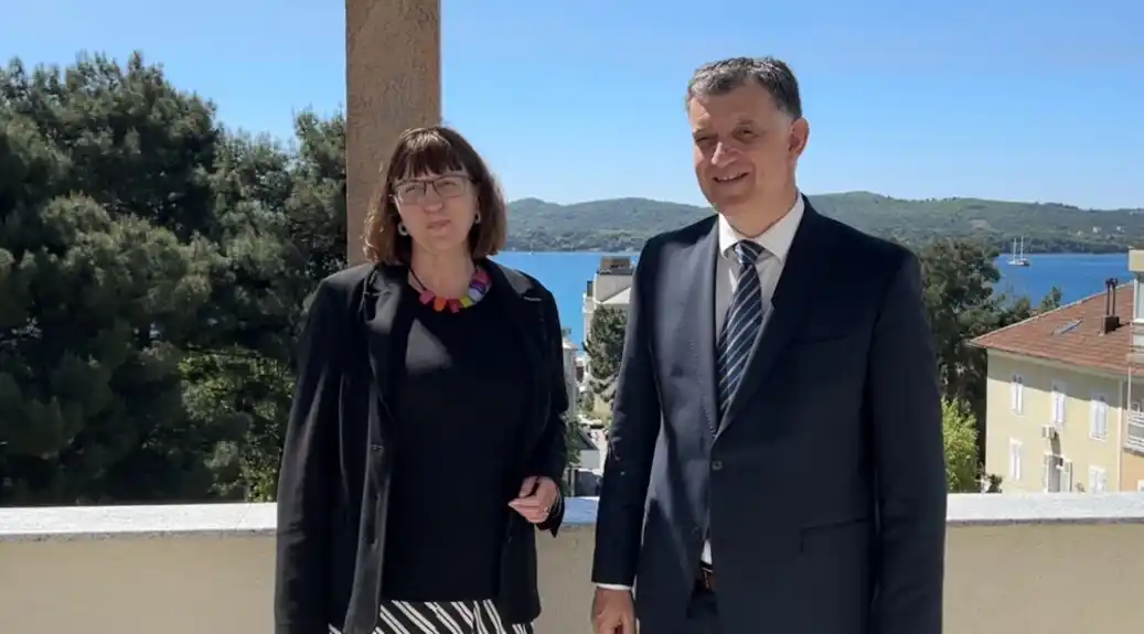 Ambasadorka Velike Britanije u posjeti Tivtu: Dobrodošla saradnja u oblasti kulture, pametnih i inovativnih rešenja i održivosti