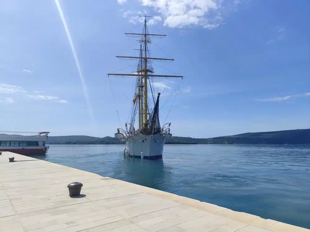 „Jadran“ krenuo na dvodnevnu plovidbu sa studentima
