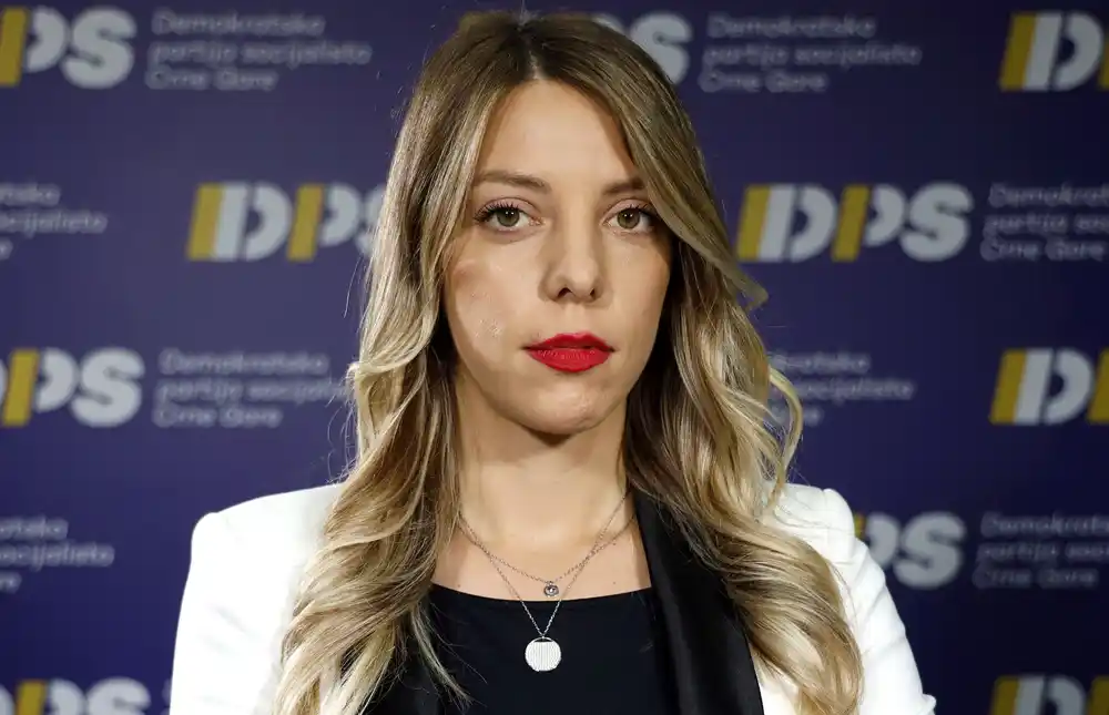 Aranitović: Popović da konsultuje partijske kolege sa diplomama Megatrenda