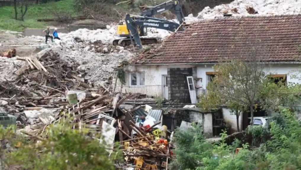 Bosna i Hercegovina: Građani čije su kuće uništene u poplavama dobiće od 8.000 do 15.000 maraka od UAE i Vlade