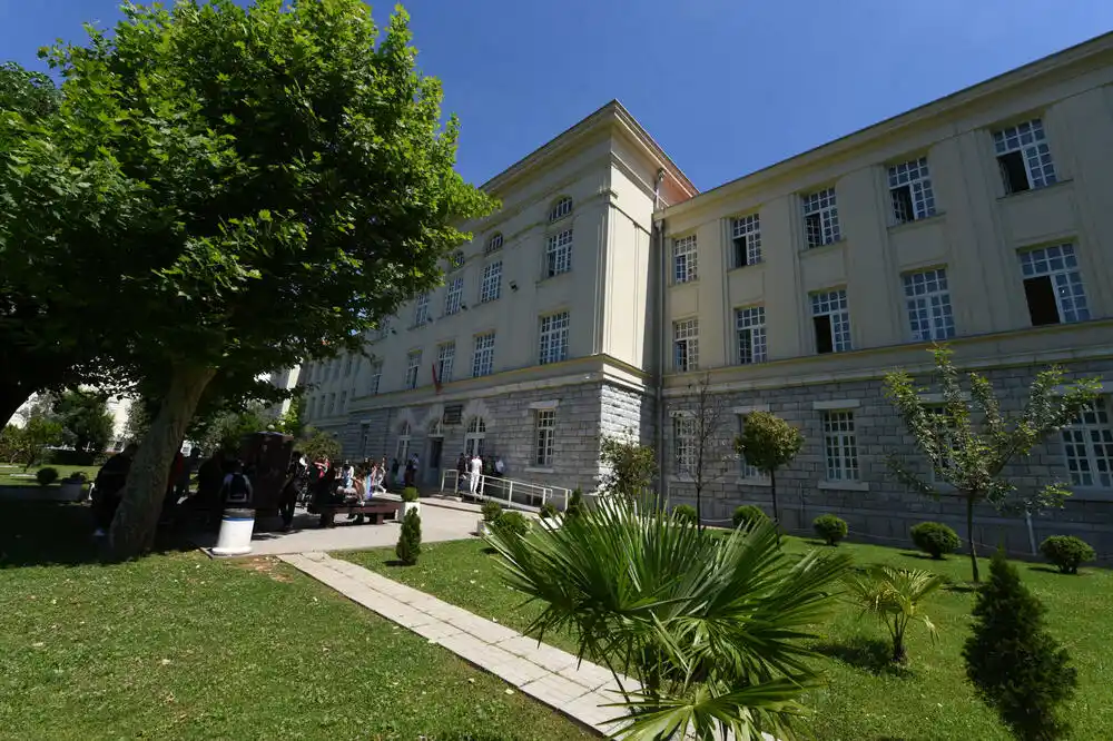 Dojave o bombama u srednjim školama u Podgorici i Nikšiću