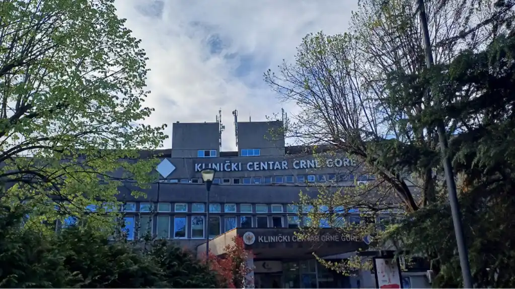 Doktor u KCCG OSUMNJIČEN da je FALSIFIKOVAO dozvolu za rad kod privatnika