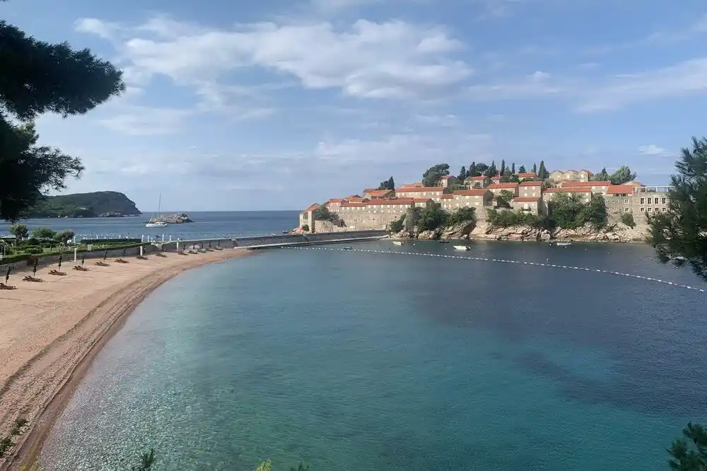 Đeljošaj: Država nije kršila ugovor, očekujem da sud u Londonu donese presudu u našu korist u sporu oko Svetog Stefana