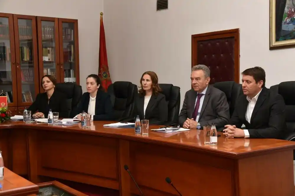 Imovinski kartoni sudija Ustavnog suda: Svi skućeni, Armenko s pet kredita, Resulbegović i Šćepanović naoružani