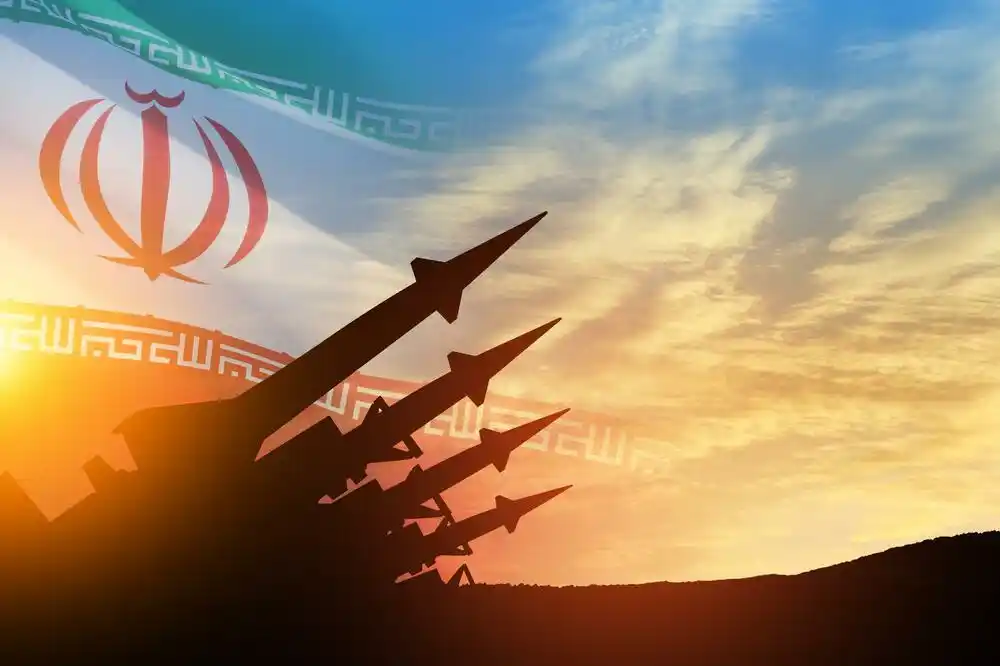 Iran predstavio novi balistički projektil dometa do 1.200 kilometara