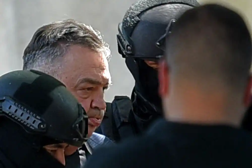 Knežević nudi poravnanje, Vlada formirala Radnu grupu