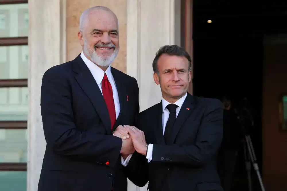 Makron pozvao da se investira u Albaniju koju 2027. vidi u EU