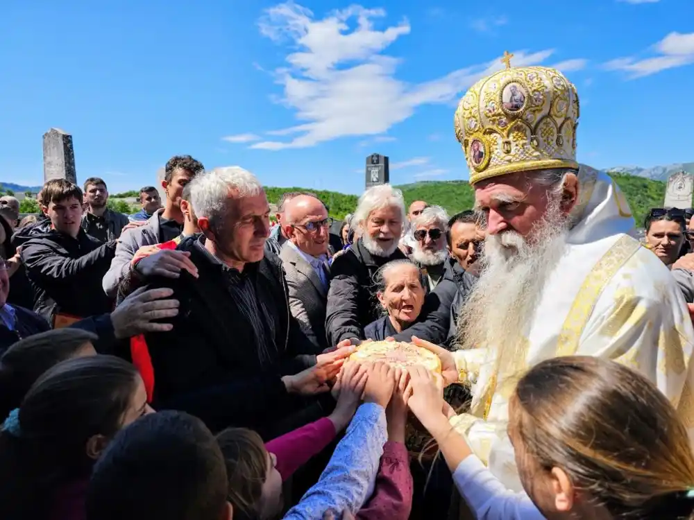Mitropolit Joanikije u Bratonožićima: Na ovome svetom mjestu je vaš temelj, vaš najdublji korijen