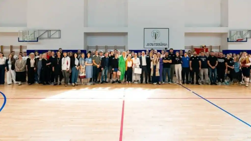 MPNI: Srednjim školama DONIRANO DEVET tekbol stolova, Jakšić-Stojanović jedan uručila u Zeti