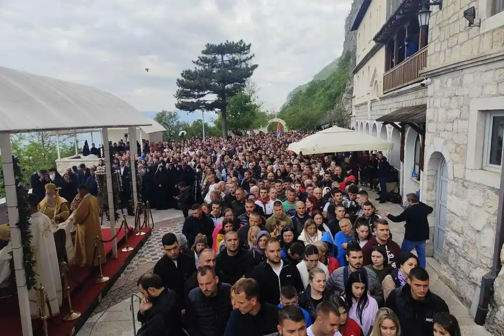 Na hiljade građana stiglo da proslavi praznik Svetog Vasilija Ostroškog