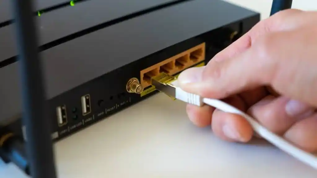 Napravite ovo na vašem ruteru za JAČI INTERNET: Samo vam treba ALUMINIJSKA FOLIJA