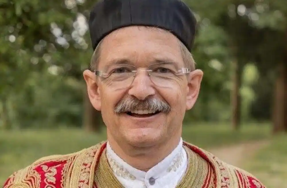 Njemački ambasador u zanimljivom izdanju: Obukao crnogorsku nošnju da čestita 21. maj