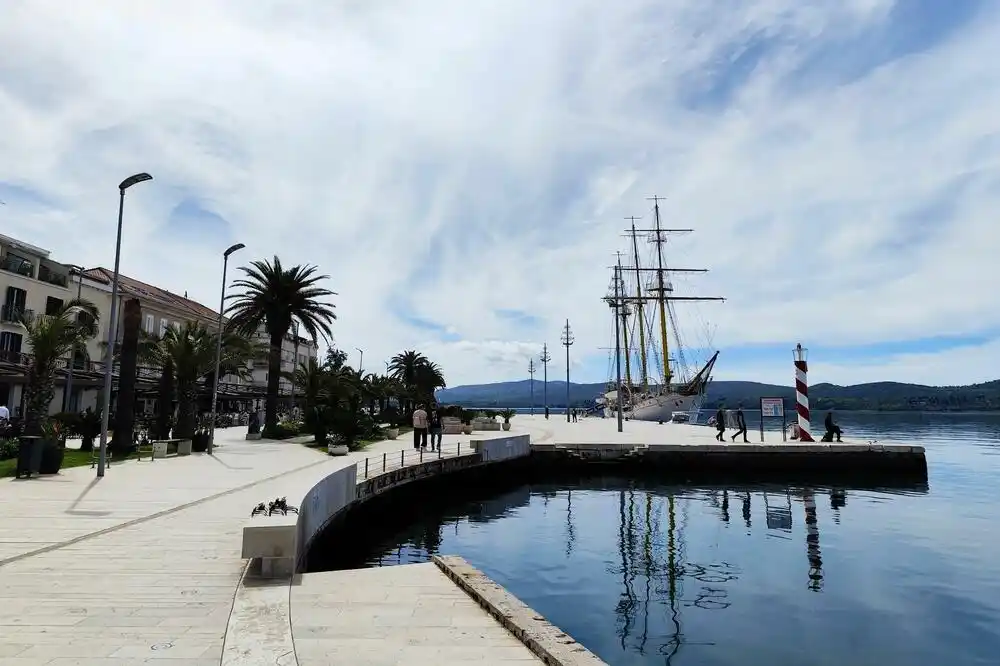 Opština Tivat dobila 35.000 eura za unapređenje kadrovskih kapaciteta u oblasti održive mobilnosti