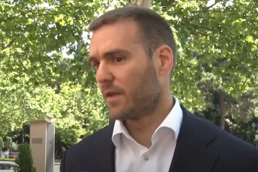 Poslanici podržavaju donorske kartice, Rakočević je i potpisao