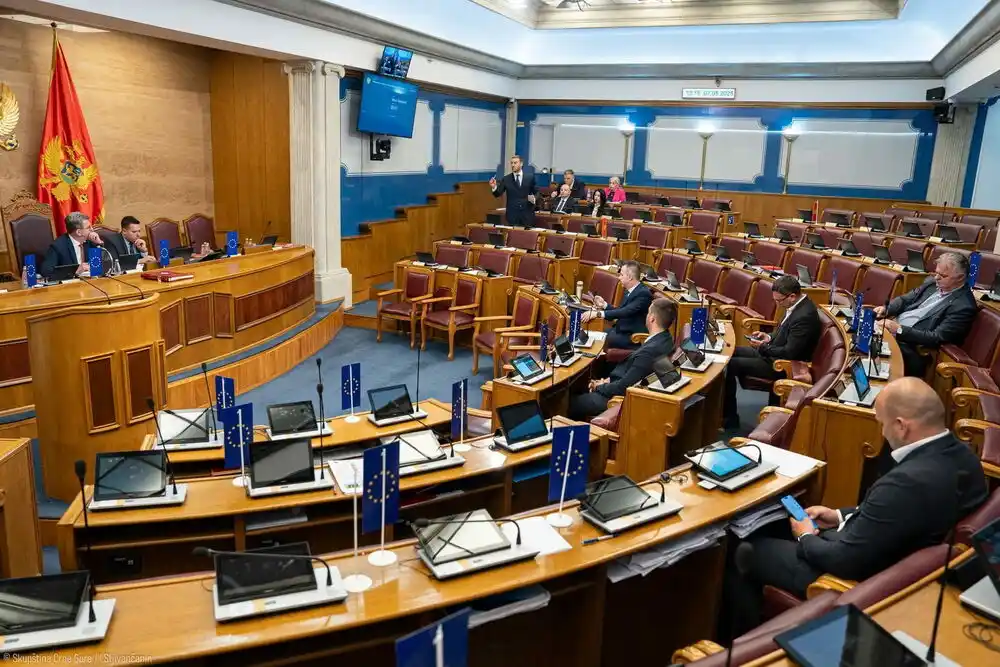 Poslanici završili raspravu o PSO rutama, glasaće naknadno
