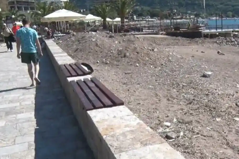 Radovi, neuređeni putevi i djelimično spremne plaže dočekuju turiste