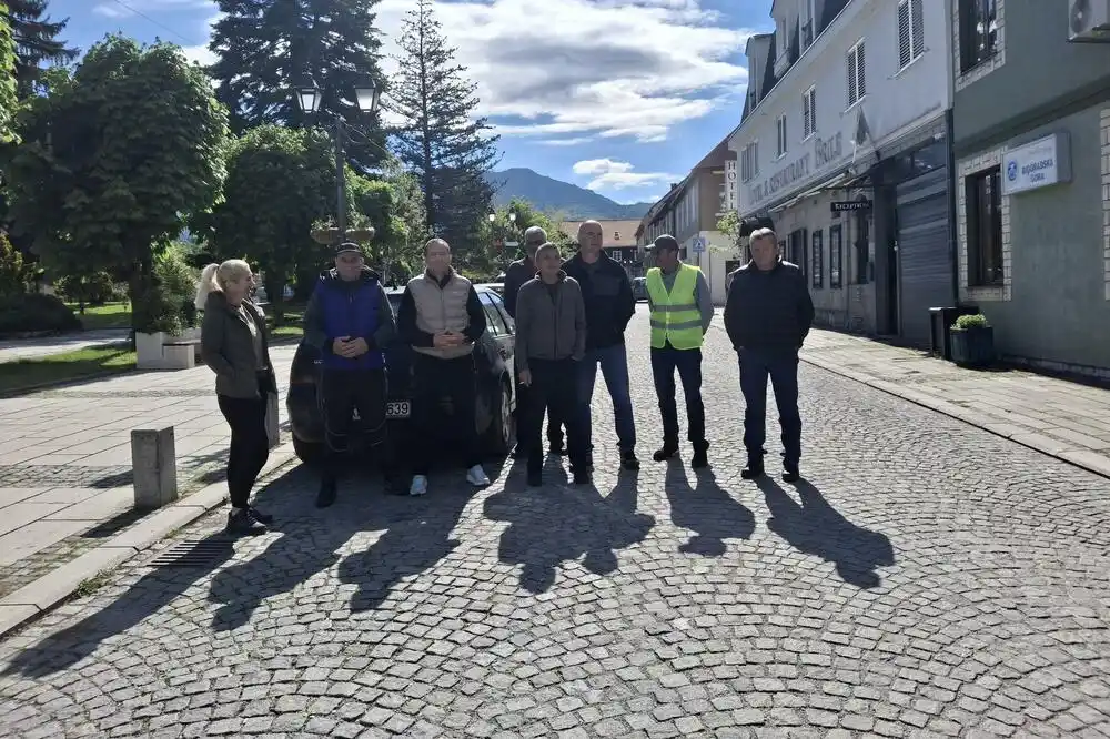 Rajković traži da gradi na svojoj imovini: Sa zaposlenima iz firme protestovao ispred Opštine Kolašin