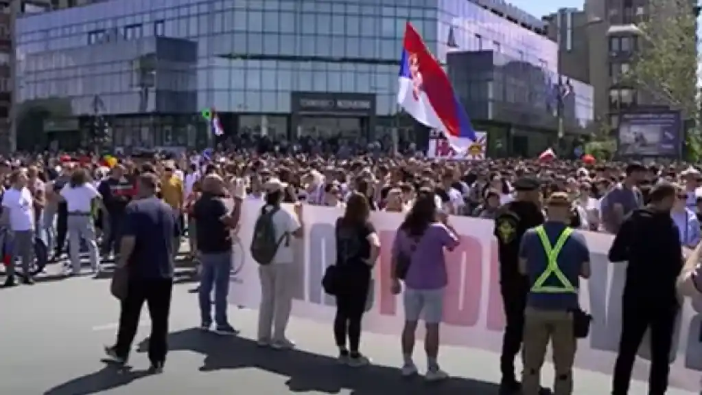 Šestomjesečni pomen STRADALIMA u padu nadstrešnice zgrade Željezničke stanice u Novom Sadu