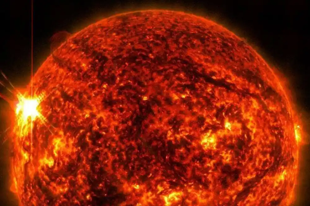 Šta su sunčeve baklje i zašto NASA kaže da mogu da izazovu nestanke struje na Zemlji