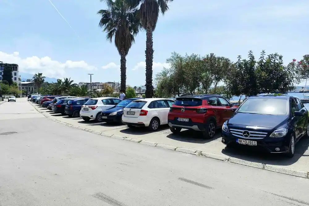 Tivat: Dobili marinu, izgubili parking