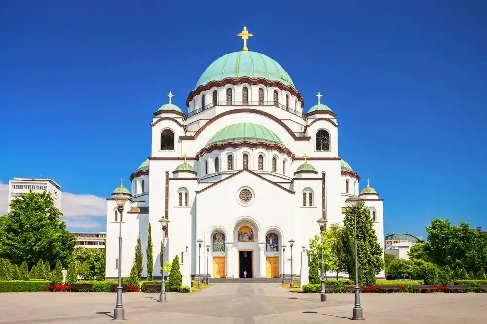 U Hramu svetog Save zasijeda Sabor SPC: Na tapetu Porfirijeva posjeta Moskvi ili nepodobne vladike?