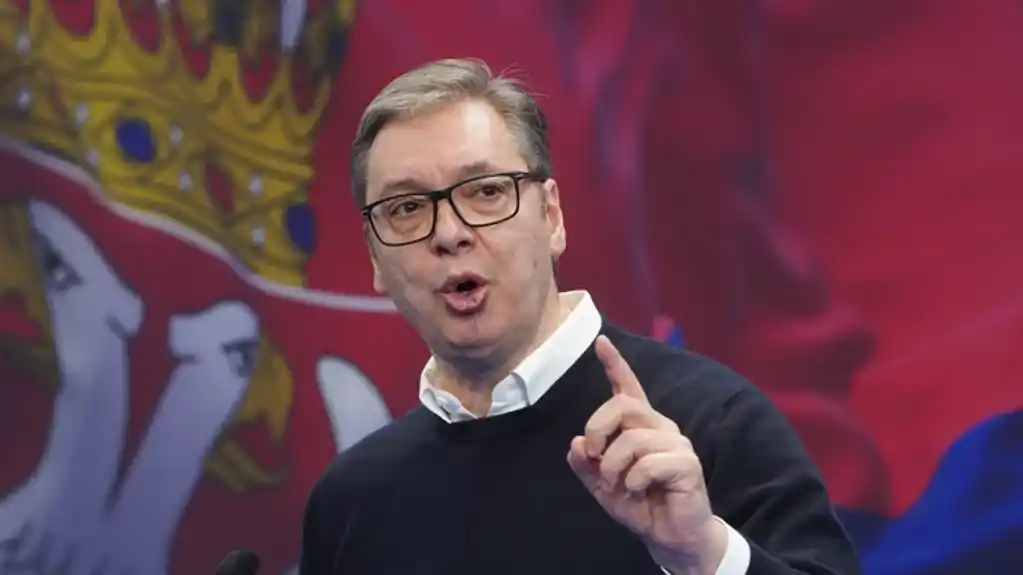 Vučić se i zvanično priključio Pokretu za narod i državu