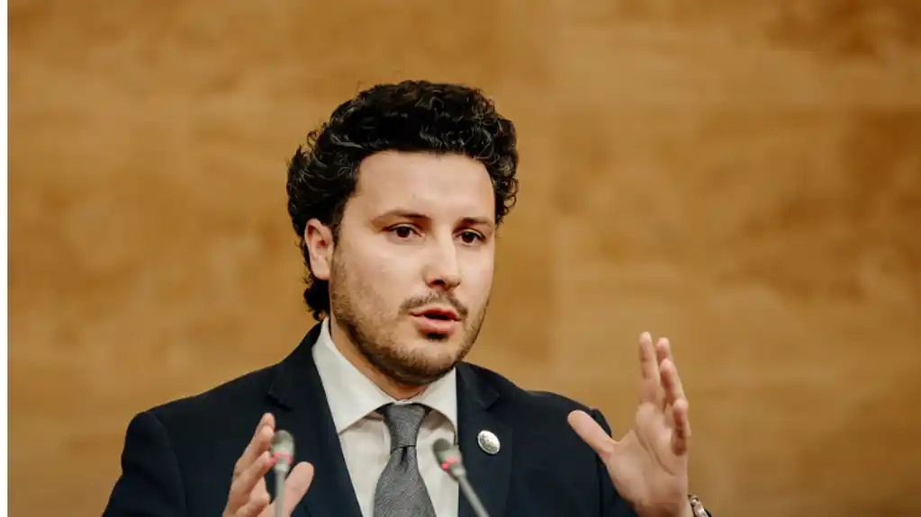 Abazović: Crna Gora ne zaslužuje da ima vlast koja je spremna da  SUSPENDUJE sve zakone