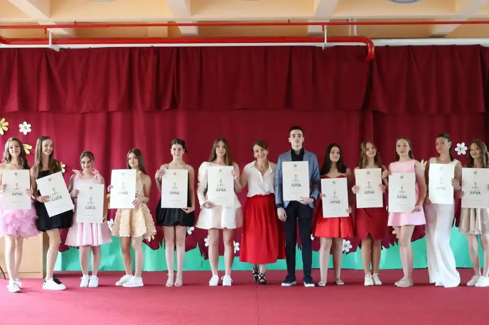 Diploma „Luča“ za 12 najboljih učenika škole „Risto Manojlović“ u Kolašinu